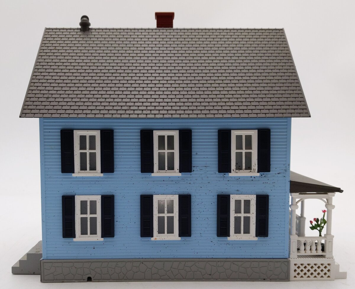 MTH 30-90065 O Gauge 2-Story Blue Row House w/Porch & Dark Blue Shutters EX