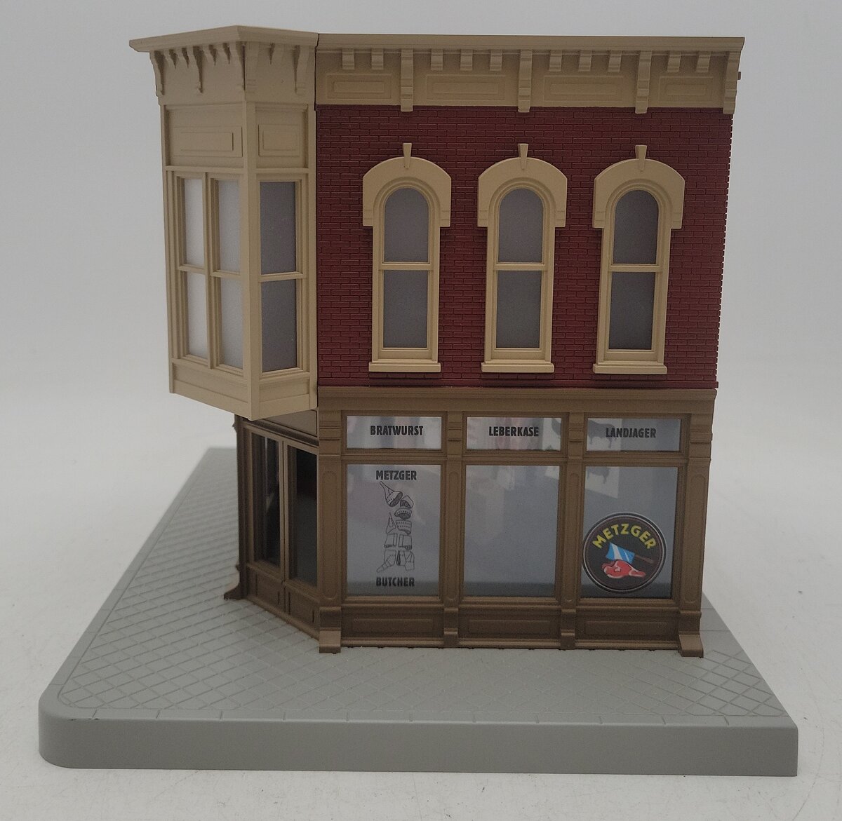 MTH 30-90341 O Scale Metzger Butcher Shop Corner Building w/ Blinking Sign EX