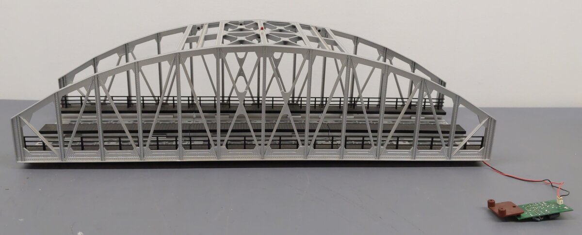 MTH 40-1107 O Gauge 2-Track Silver Steel Arch Bridge LN/Box