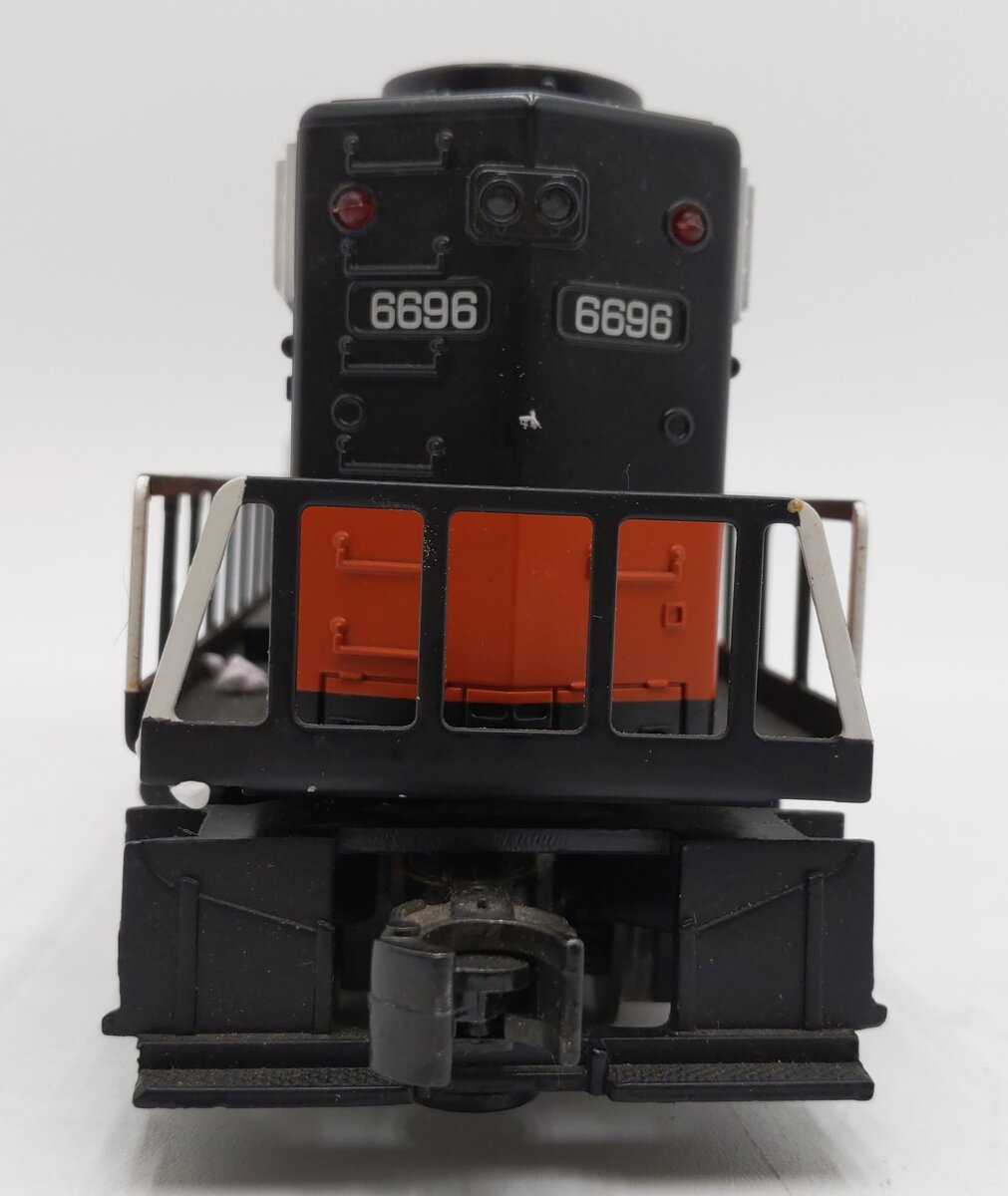 Williams GP38-100 O Scale New Haven GP-38 Powered Diesel w/ True Blast Horn EX/Box