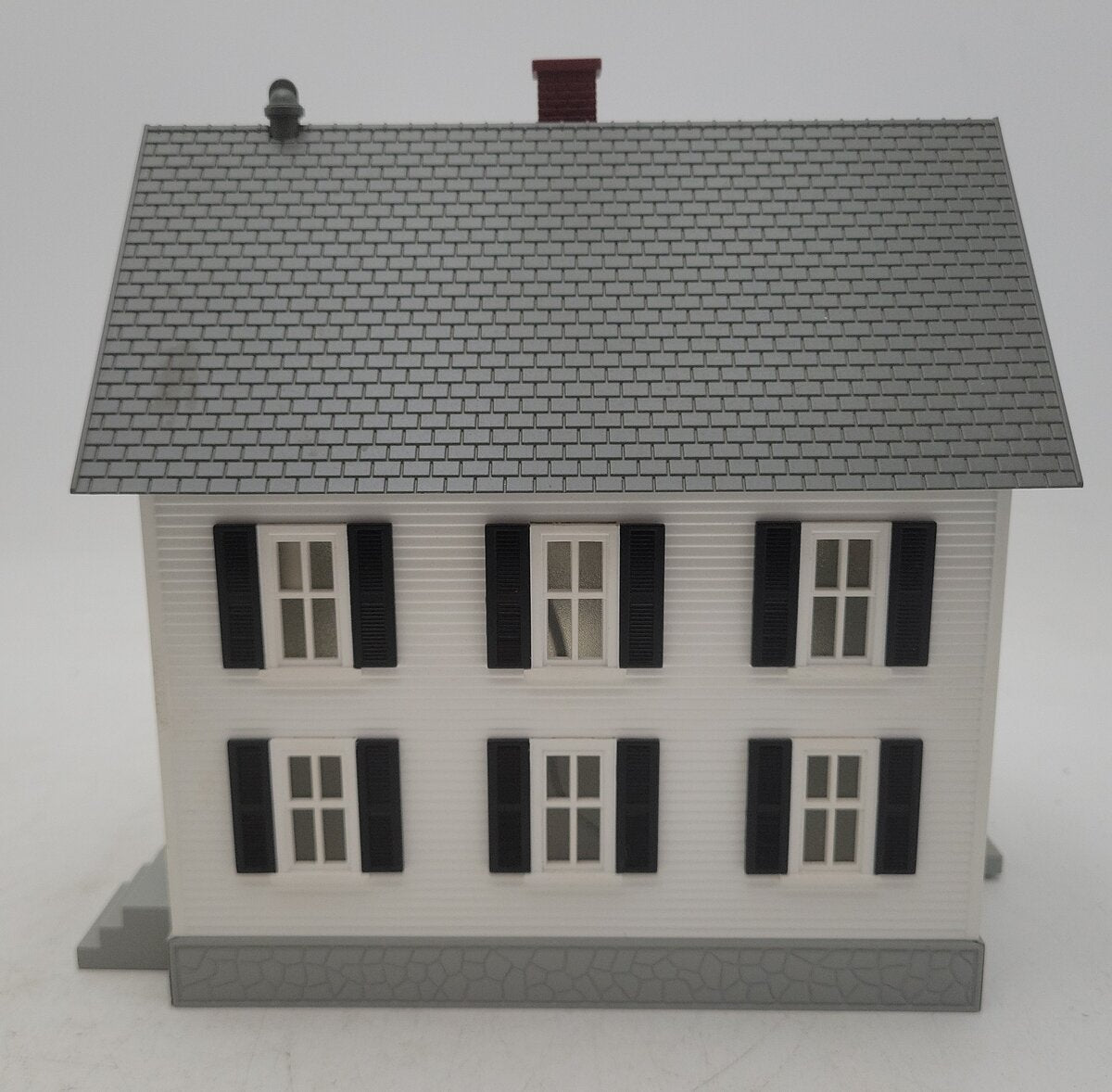 MTH 30-90338 O Gauge Row House #1 White w/ Black Shutters LN/Box
