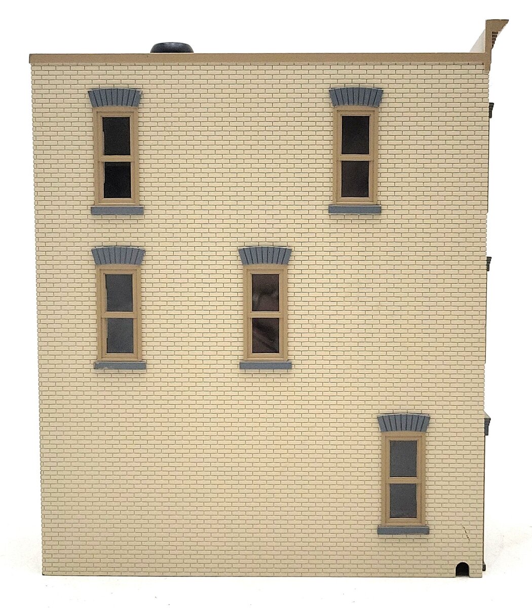 MTH 30-9079 O 3-Story Tan Town House with Dark Tan Trim EX