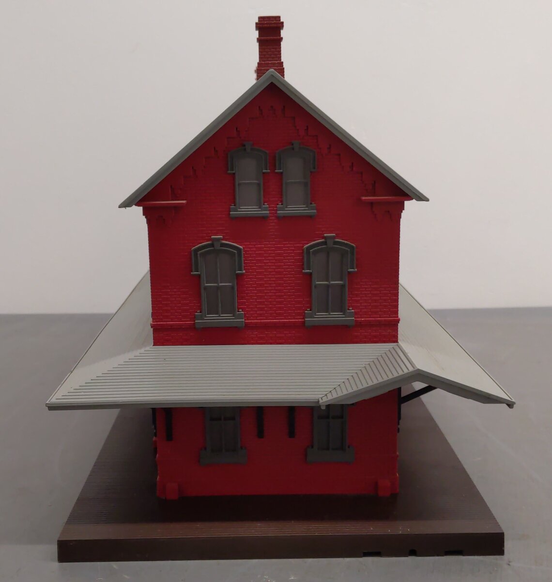 MTH 30-9014 O Gauge Red Stone Passenger Station (No Platforms) EX