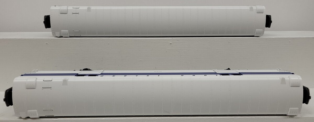 MTH 20-69201 O LI 70' Streamlined Baggage/Coach Passenger Car Set (Set of 2) EX/Box