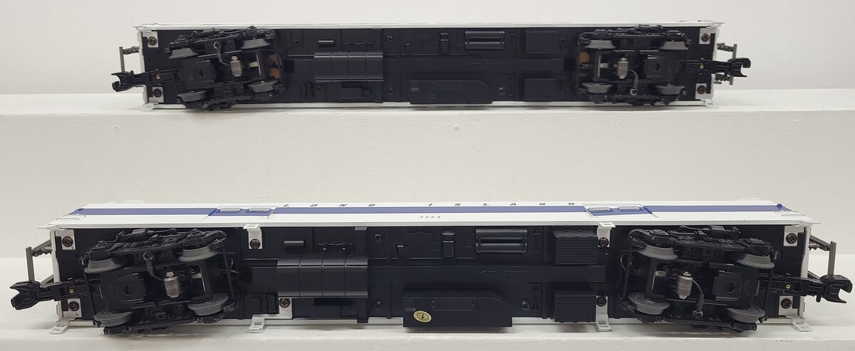 MTH 20-69201 O LI 70' Streamlined Baggage/Coach Passenger Car Set (Set of 2) EX/Box