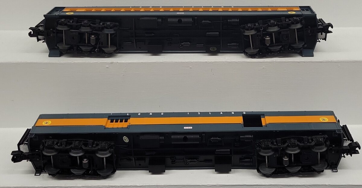 MTH 20-40067  O Gauge Long Island 70' 2 Car Madison Baggage & Coach Cars LN/Box