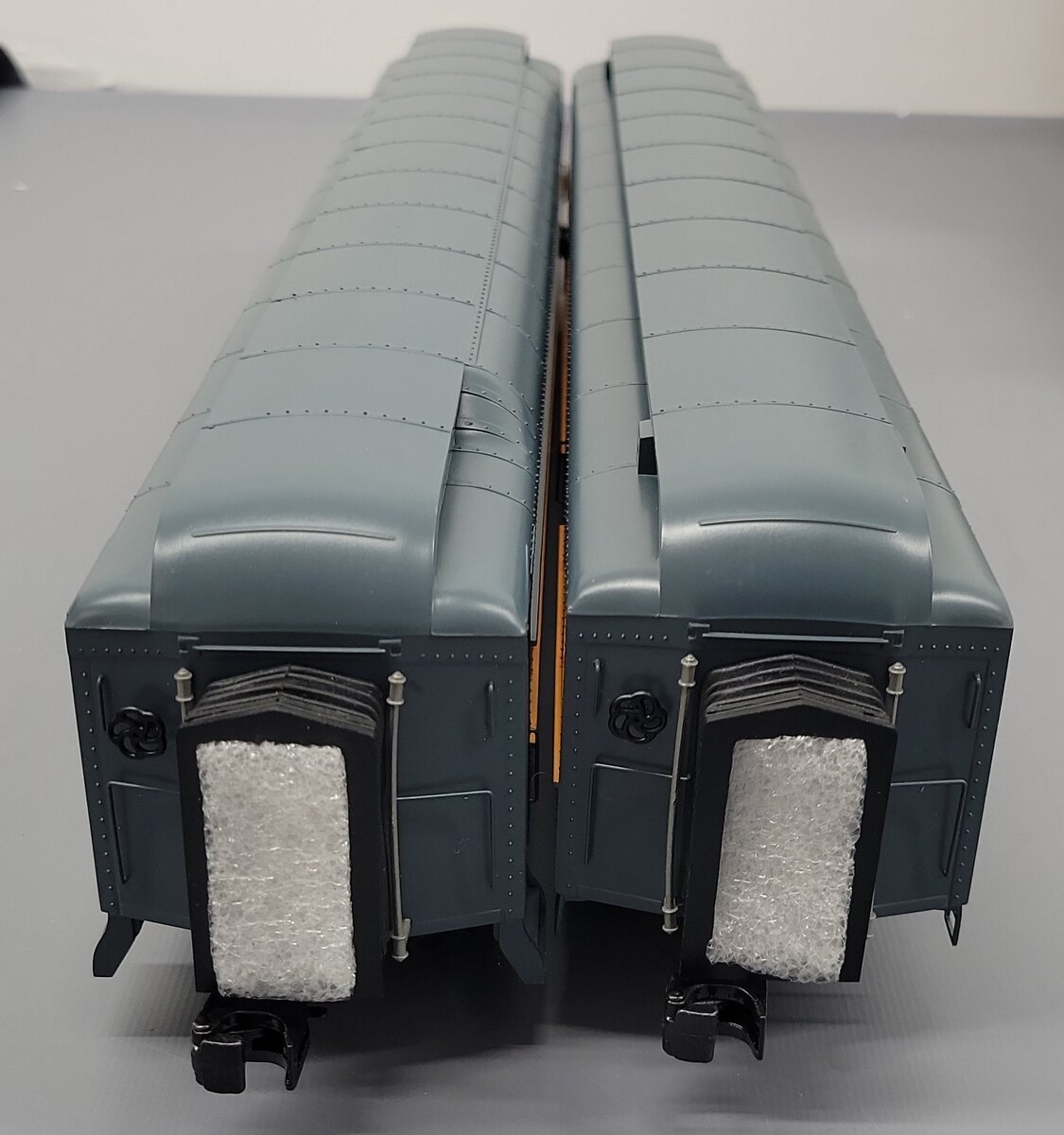 MTH 20-40067  O Gauge Long Island 70' 2 Car Madison Baggage & Coach Cars LN/Box