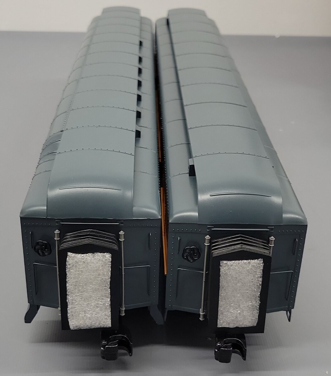 MTH 20-40067  O Gauge Long Island 70' 2 Car Madison Baggage & Coach Cars LN/Box