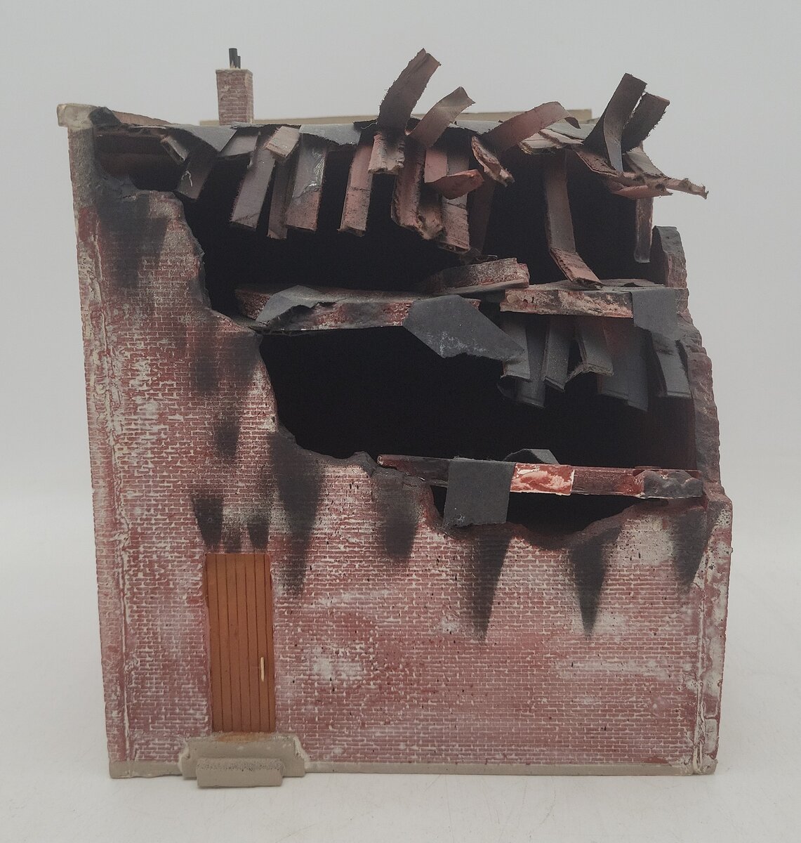 Downtown Deco DD1020 HO Scale Triumph Fireworks - Assembled & Painted EX