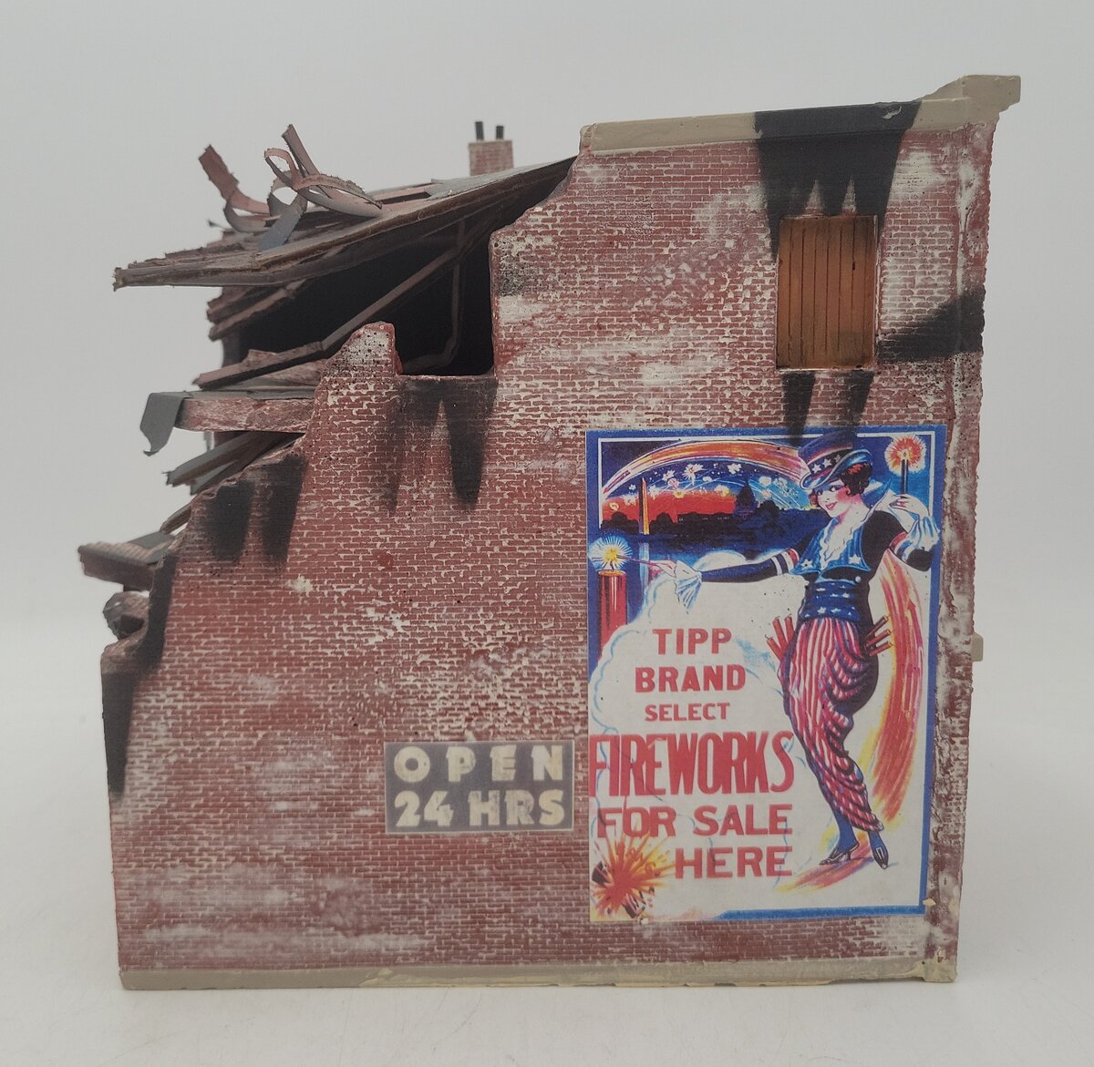 Downtown Deco DD1020 HO Scale Triumph Fireworks - Assembled & Painted EX