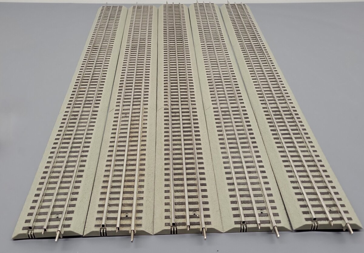 Lionel O Gauge FasTrack Assortment: 6-12042, 6-12023, 6-81662, 6-12026 [11] EX