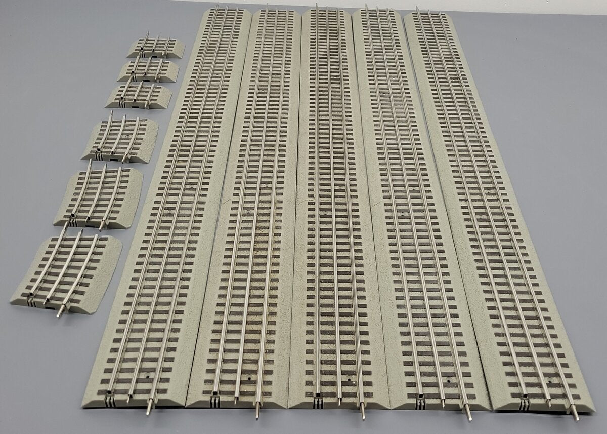 Lionel O Gauge FasTrack Assortment: 6-12042, 6-12023, 6-81662, 6-12026 [11] EX