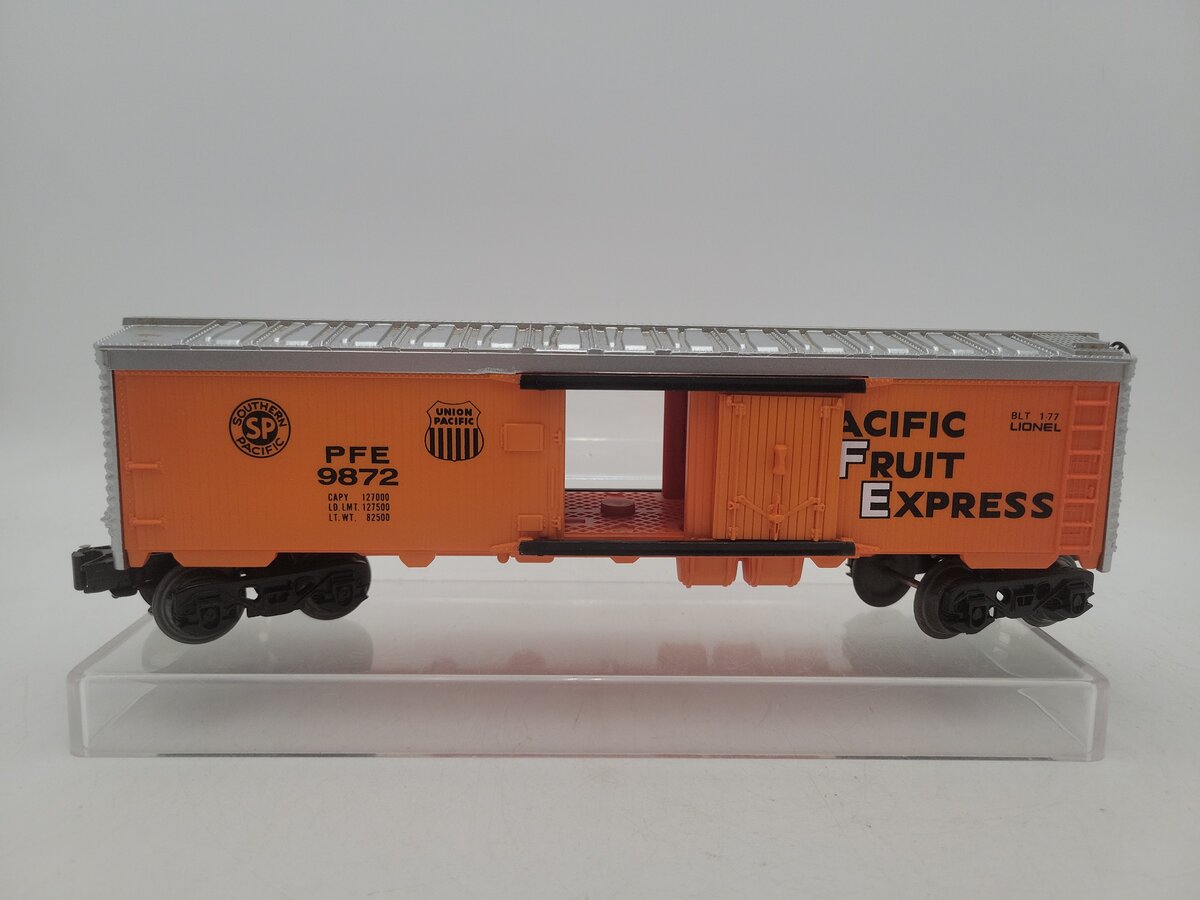 Lionel 6-9872 O / O27 Gauge Pacific Fruit Express Billboard Reefer Car #9872 EX/Box
