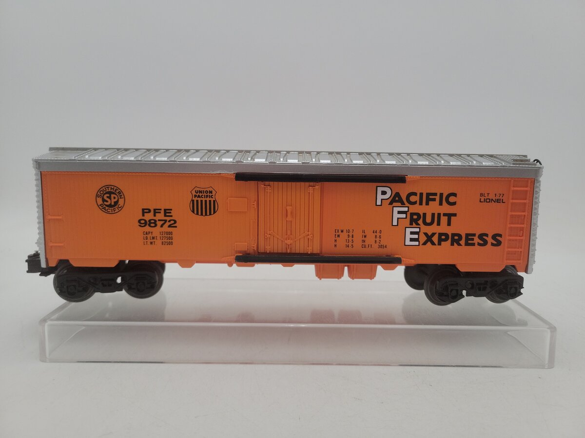 Lionel 6-9872 O / O27 Gauge Pacific Fruit Express Billboard Reefer Car #9872 EX/Box