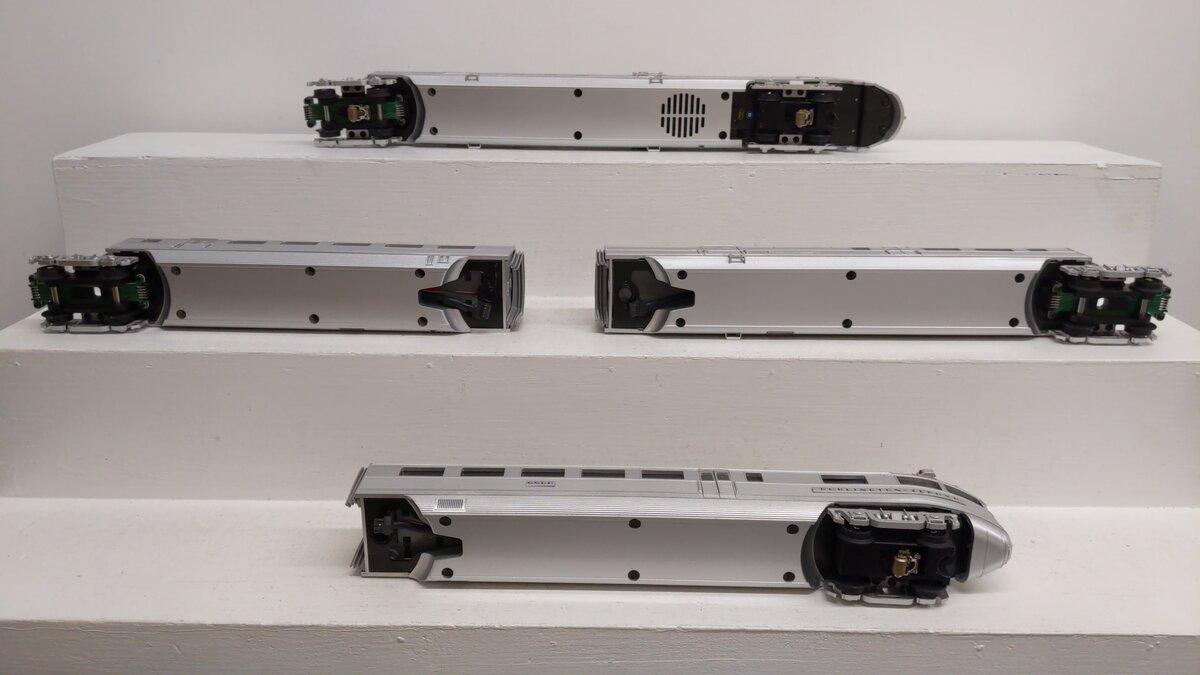 MTH 20-2543-1 Burlington Pioneer Zephyr O Gauge Diesel Passenger Set EX