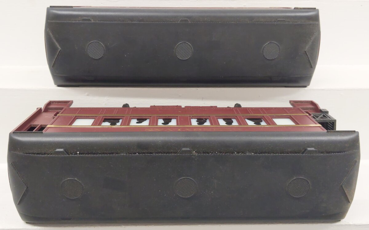 Lionel 8-81001 G Scale The Thunder Mountain Express Passenger Cars EX