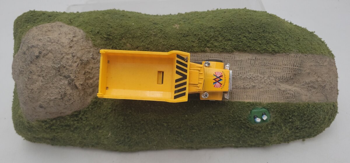 K-Line K42414 O Gauge Dump Truck Construction Scene EX