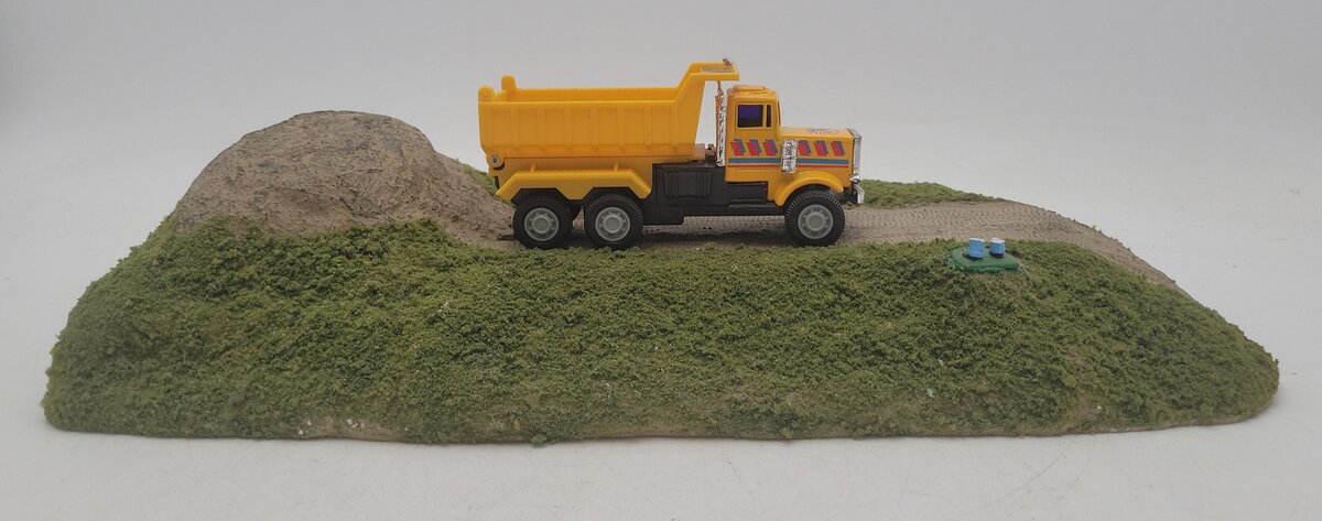K-Line K42414 O Gauge Dump Truck Construction Scene EX