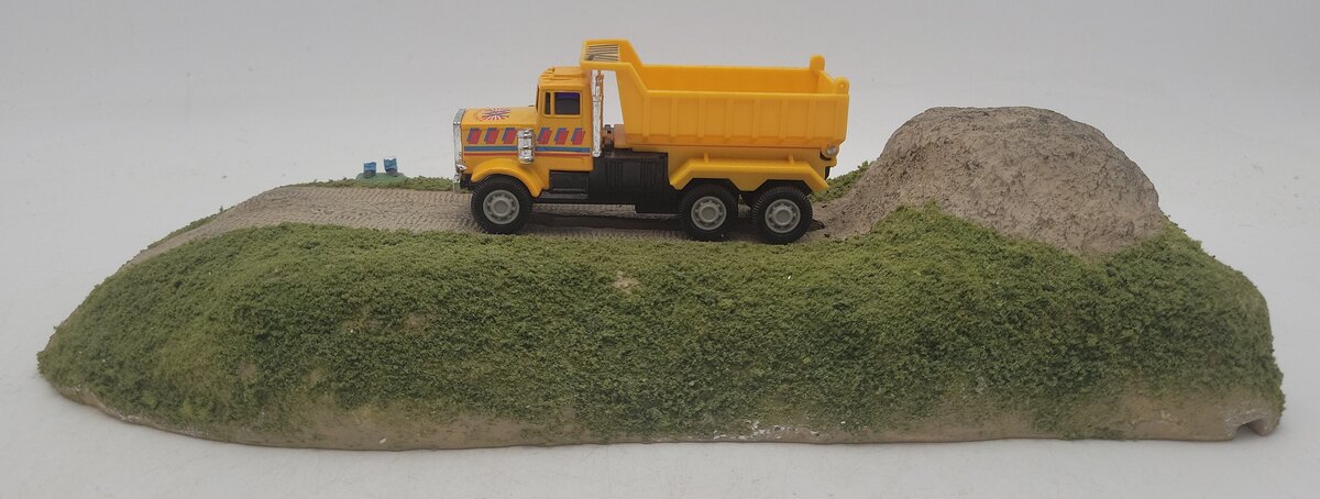 K-Line K42414 O Gauge Dump Truck Construction Scene EX
