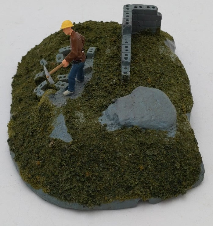 K-Line K42415 Figure w/ Sledgehammer-Construction Scene VG