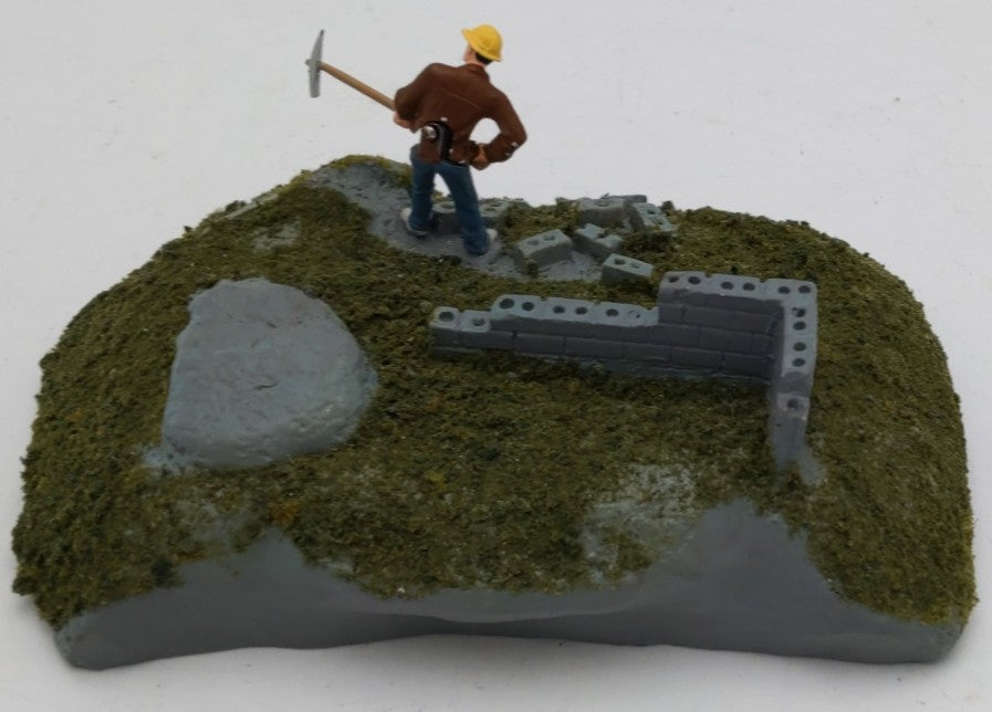 K-Line K42415 Figure w/ Sledgehammer-Construction Scene VG