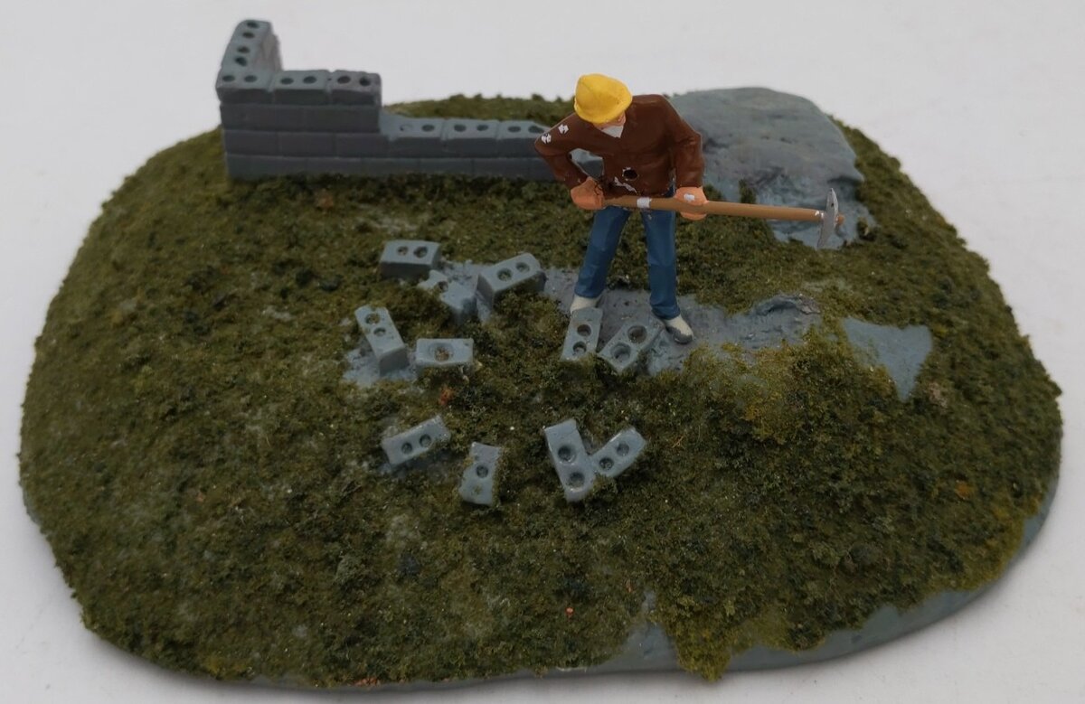 K-Line K42415 Figure w/ Sledgehammer-Construction Scene VG