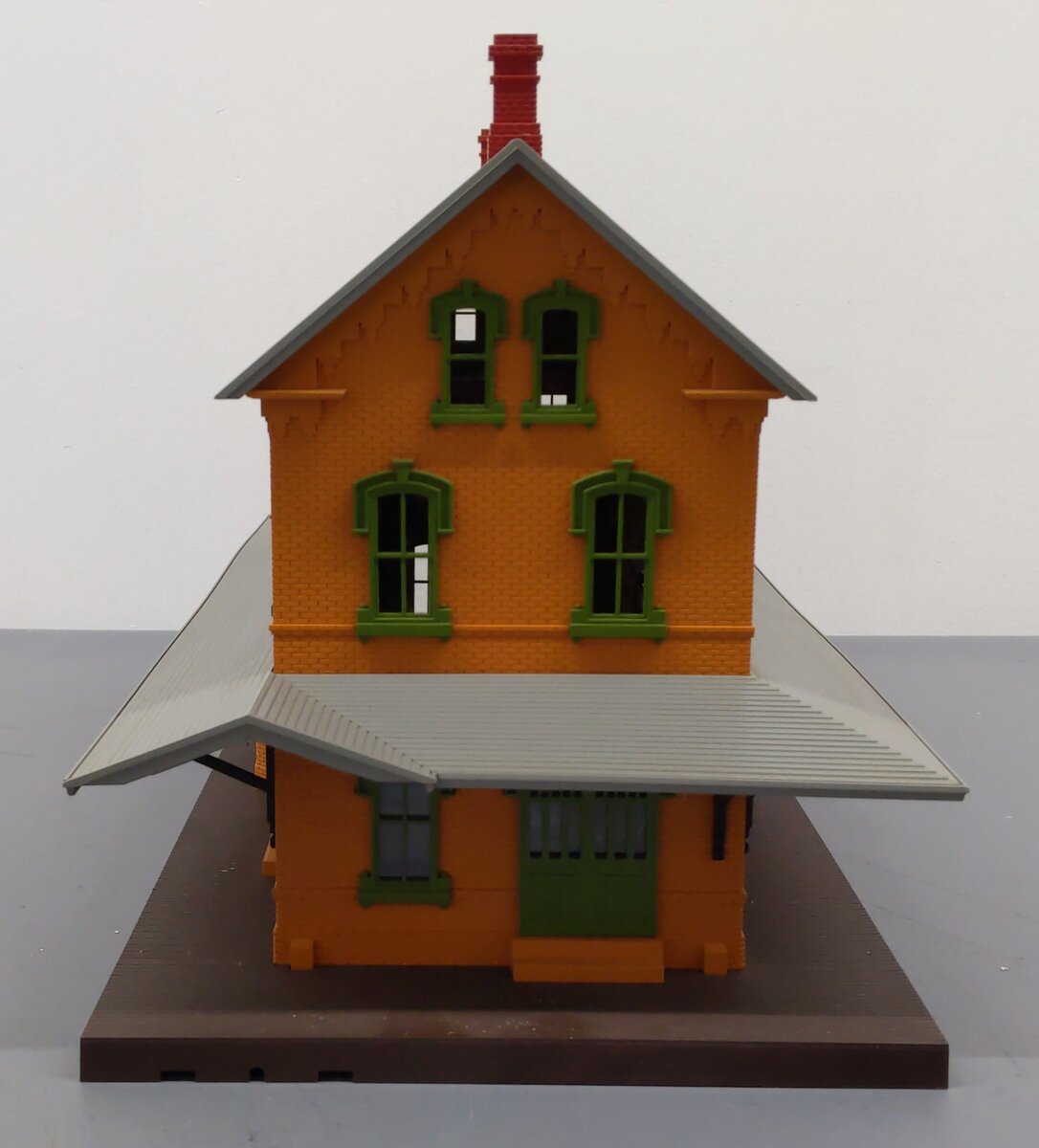MTH 30-9005 O Gauge Passenger Station VG