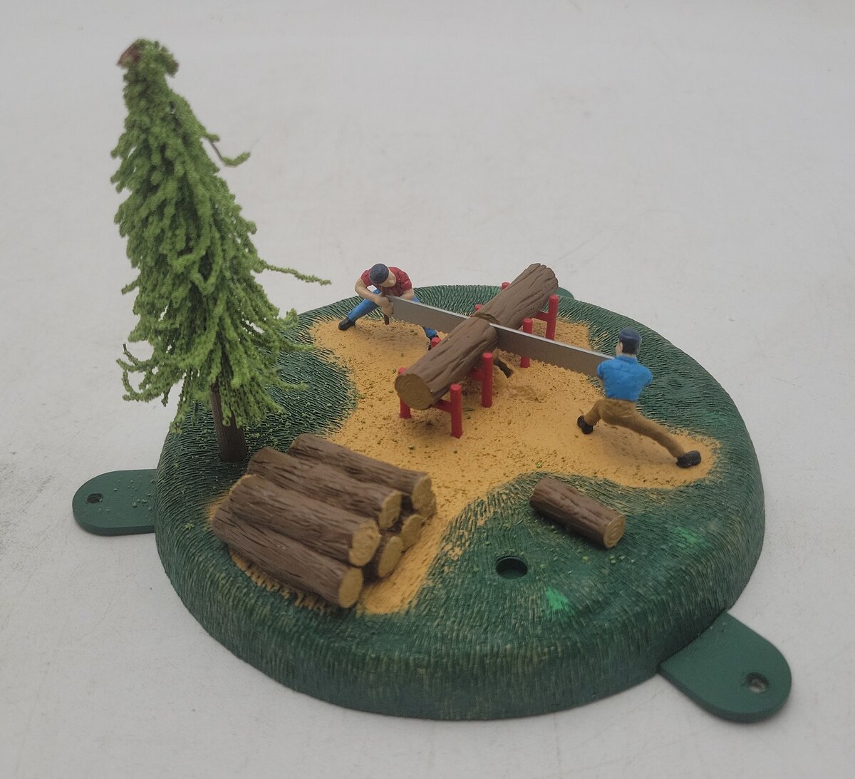 Lionel 6-14145 O Gauge Operating Lumberjacks (One Tree) EX