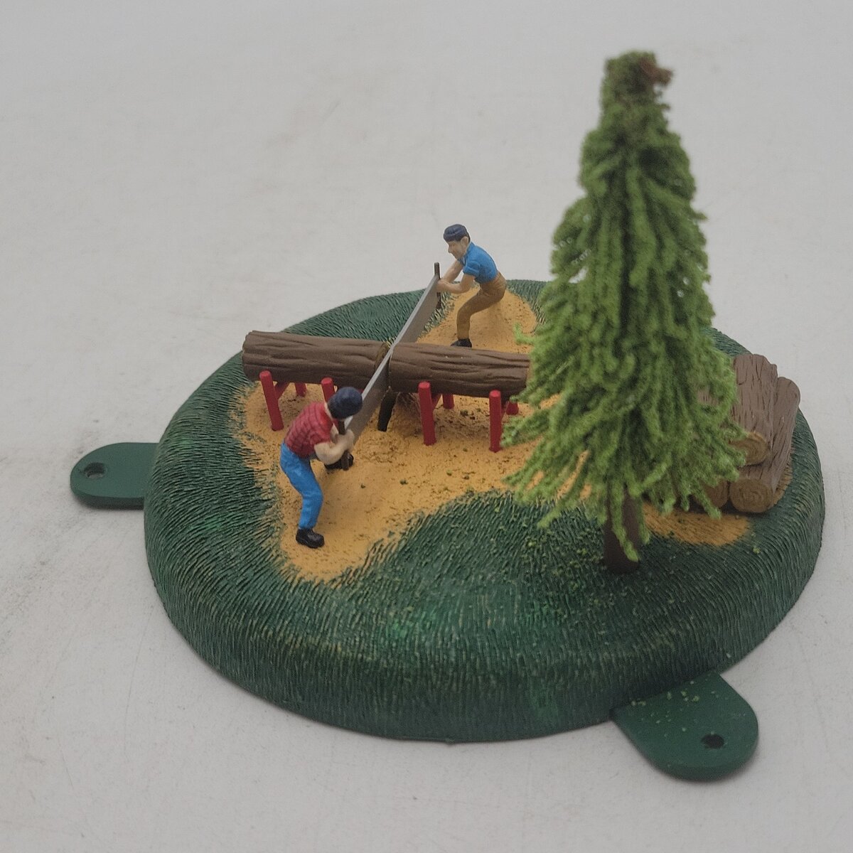 Lionel 6-14145 O Gauge Operating Lumberjacks (One Tree) EX