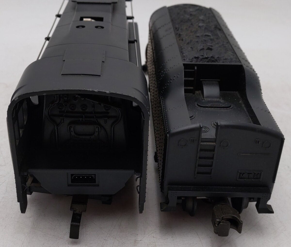 MTH 30-1118-0 RailKing PRR Torpedo Locomotive & Tender #3768 EX