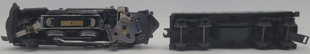 Lionel 6-8102 Union Pacific 4-4-2 Steam Locomotive with Tender EX