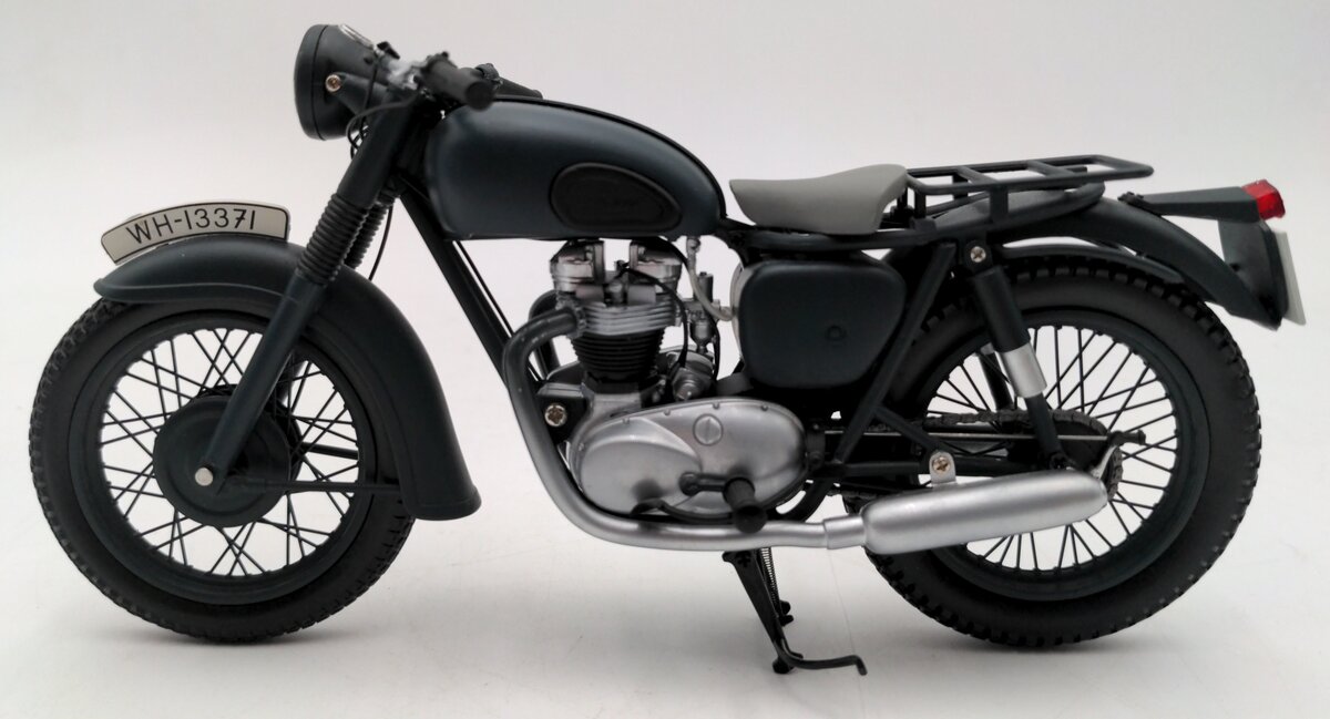 Minichamps 1:12 Scale Triumph TR6 The Great Escape EX
