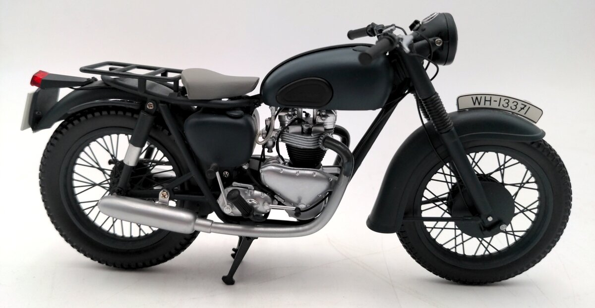 Minichamps 1:12 Scale Triumph TR6 The Great Escape EX