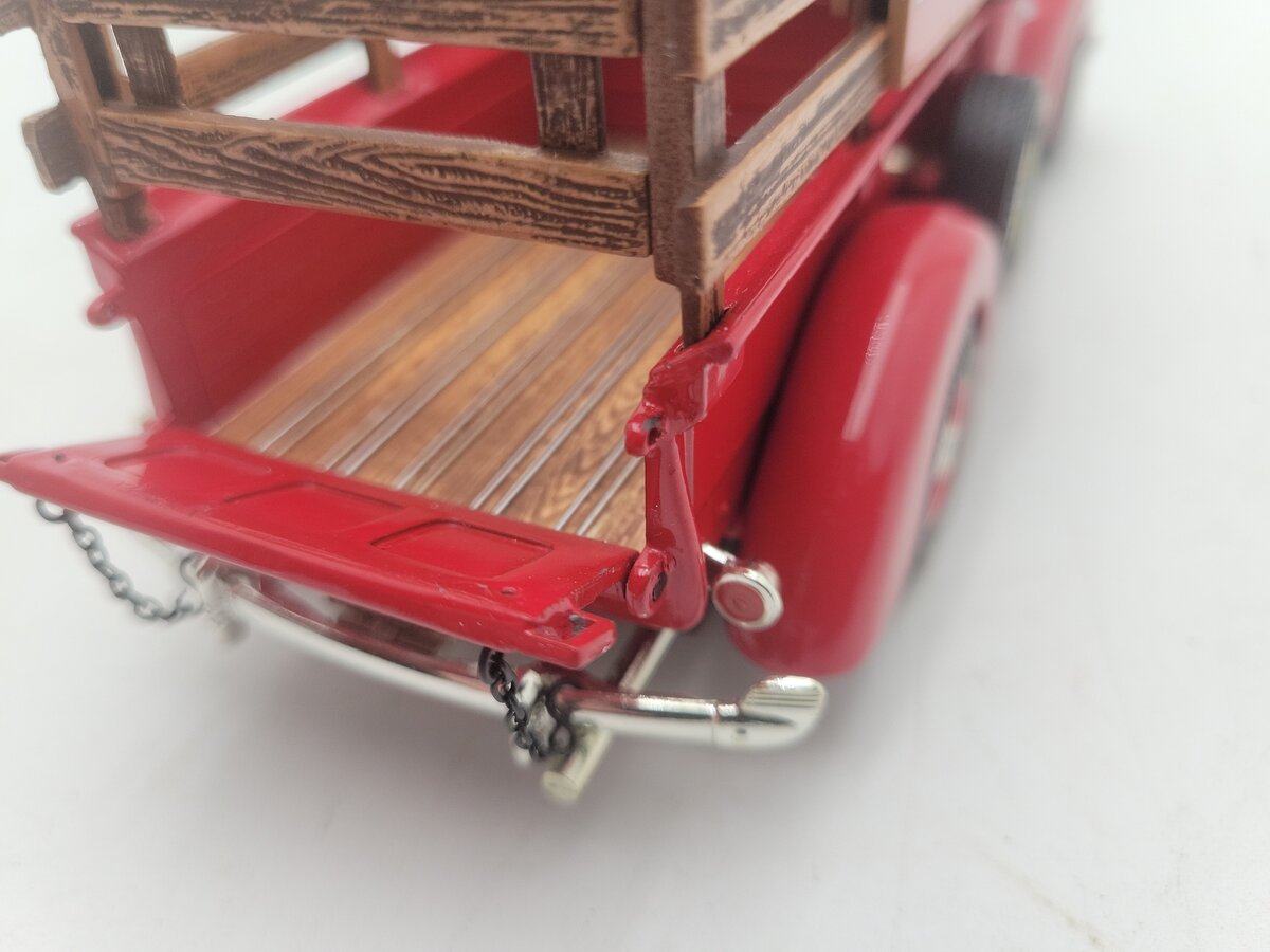 Ertl 4367CO 1:25 Scale 1940 Ford Pickup Truck EX/Box