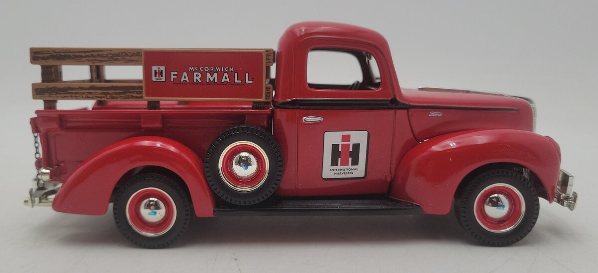 Ertl 4367CO 1:25 Scale 1940 Ford Pickup Truck EX/Box
