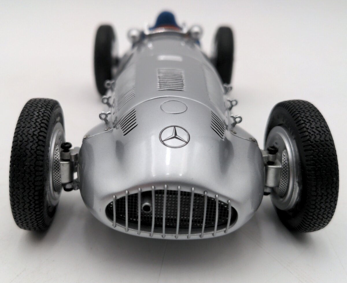 CMC 1:18 Scale 1939 Mercedes Benz W165 VG