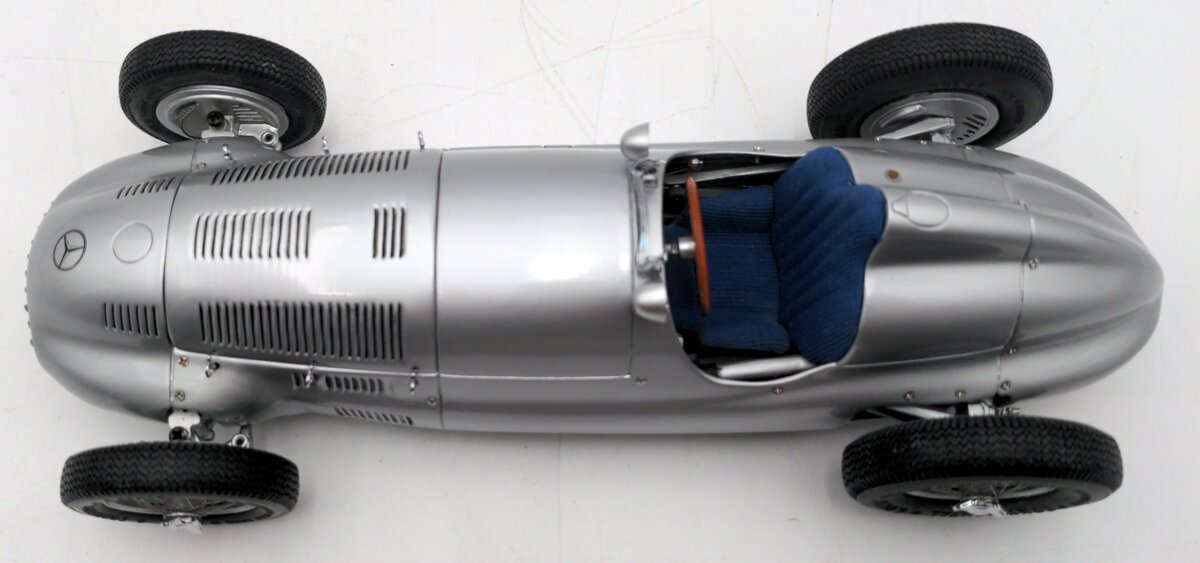 CMC 1:18 Scale 1939 Mercedes Benz W165 VG