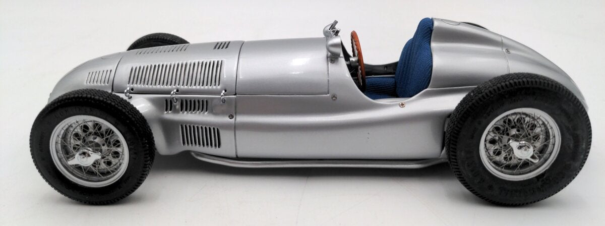 CMC 1:18 Scale 1939 Mercedes Benz W165 VG