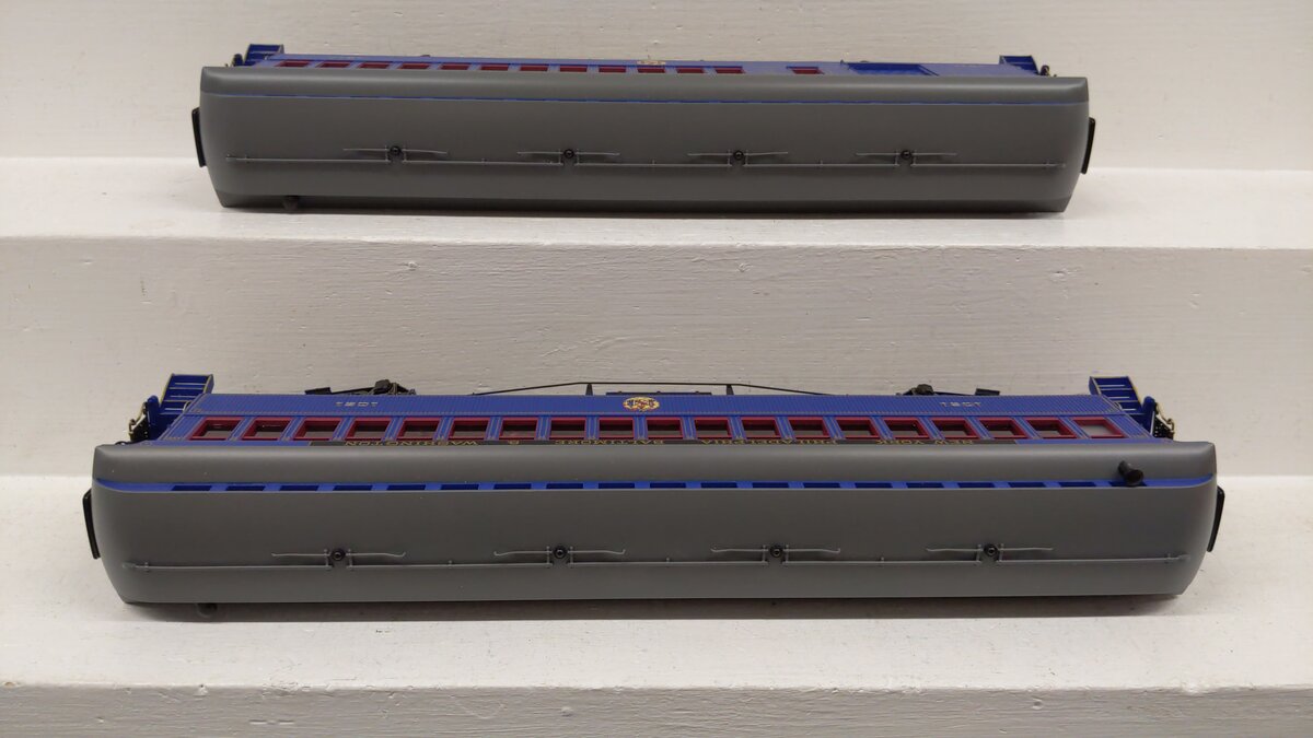 Lionel 2427560 O Royal Blue Wood Passenger Cars Pack B (Set of 2) #1014/#1051 EX/Box