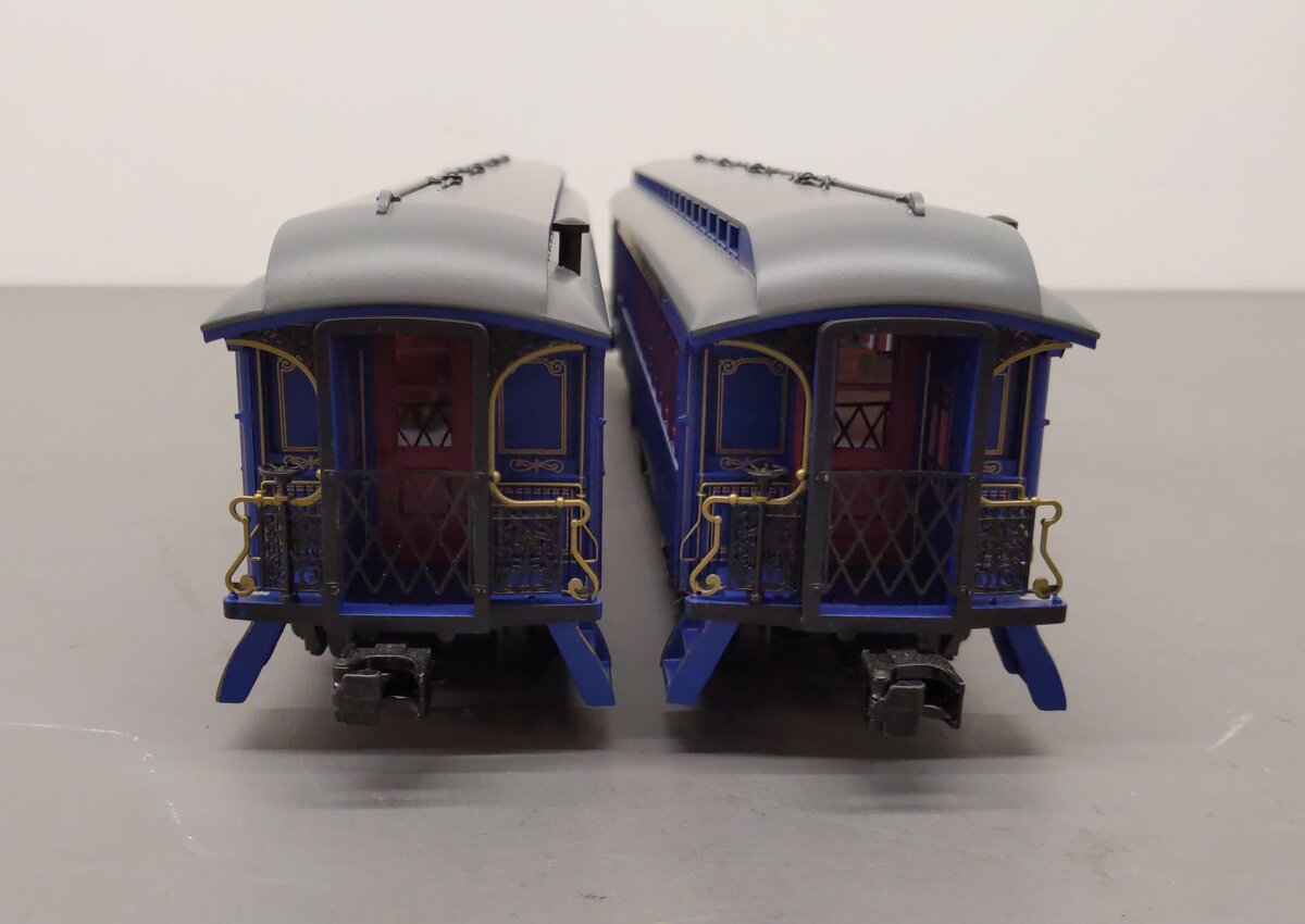 Lionel 2427560 O Royal Blue Wood Passenger Cars Pack B (Set of 2) #1014/#1051 EX/Box