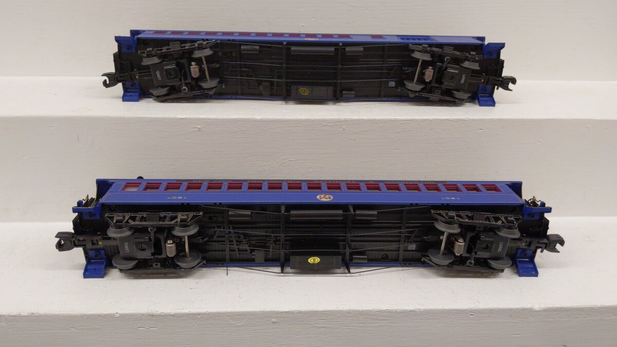 Lionel 2427560 O Royal Blue Wood Passenger Cars Pack B (Set of 2) #1014/#1051 EX/Box