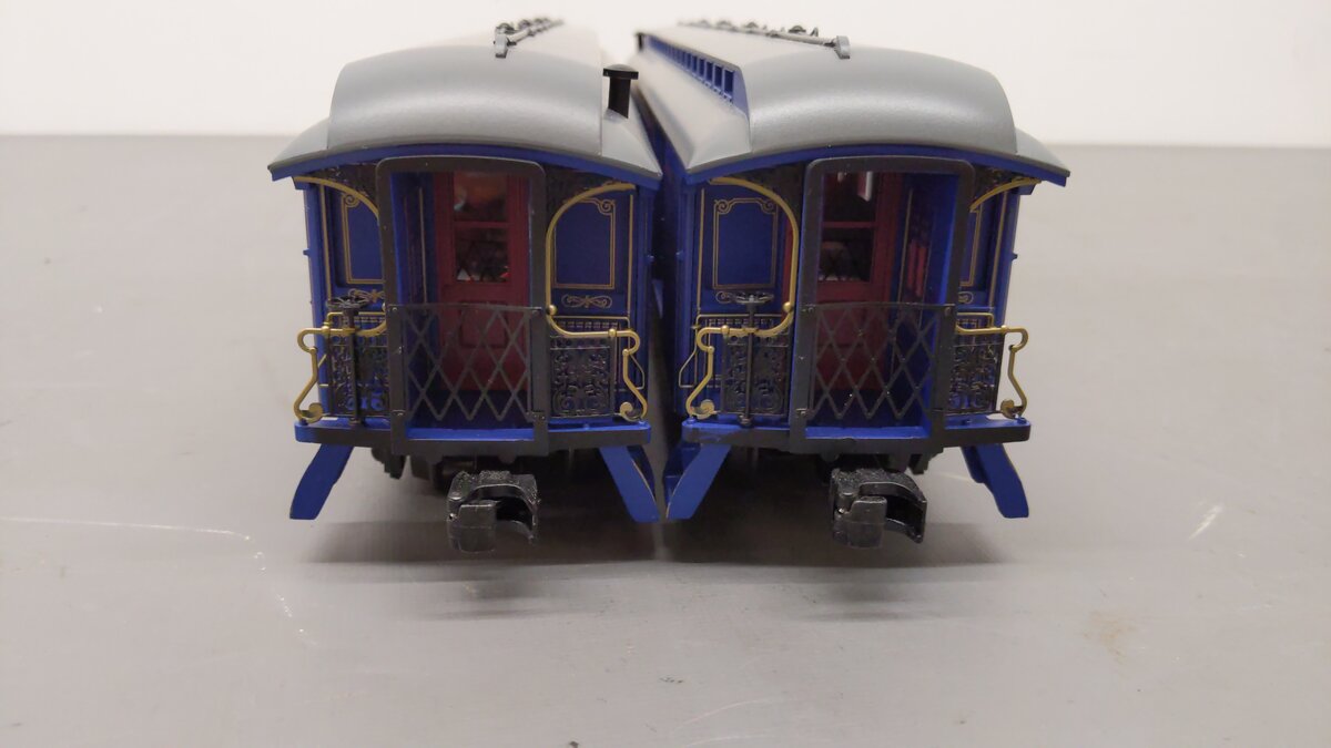Lionel 2427560 O Royal Blue Wood Passenger Cars Pack B (Set of 2) #1014/#1051 EX/Box
