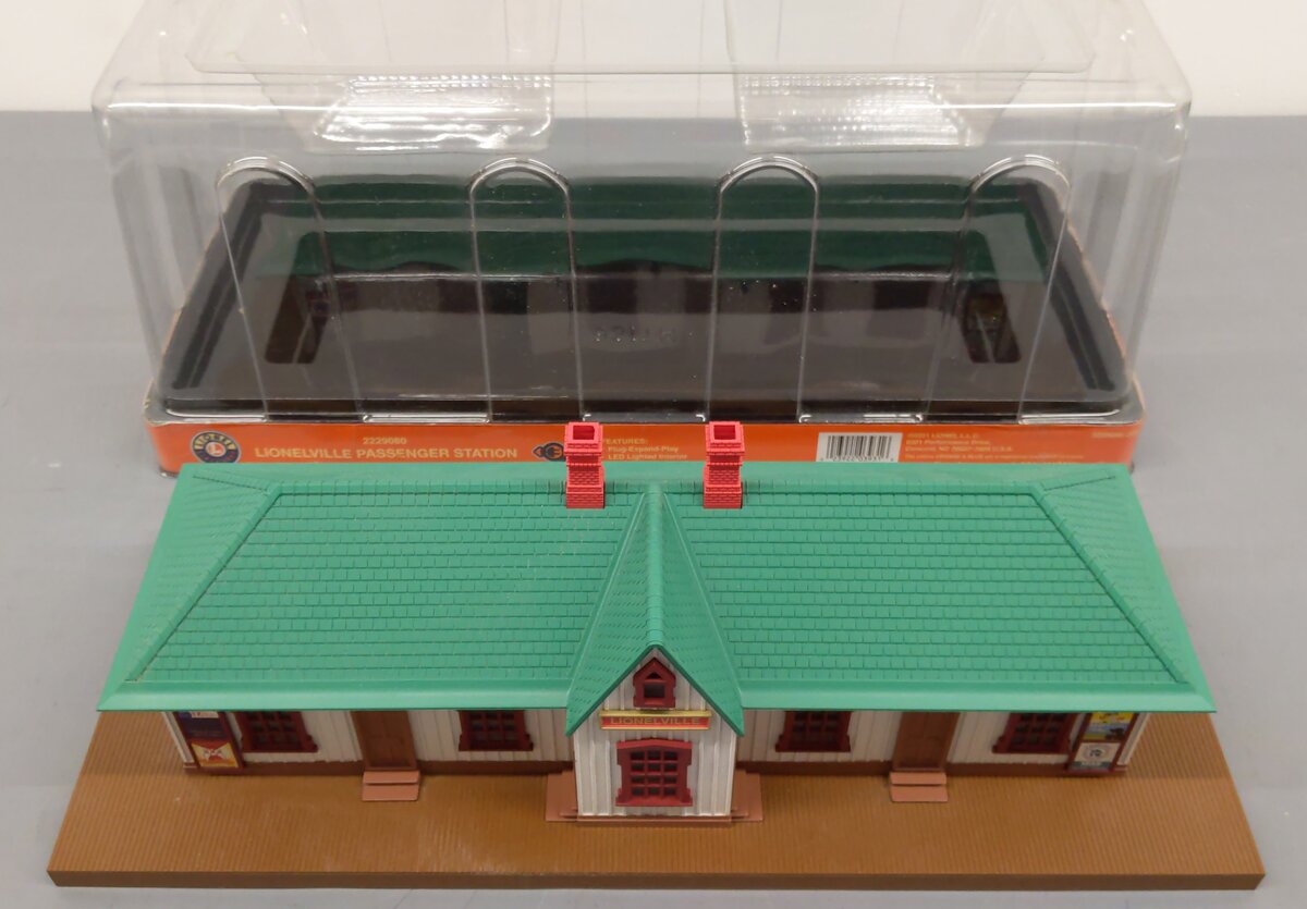 Lionel 2229080 O Assembled Plug-Expand-Play Passenger Station EX/Box
