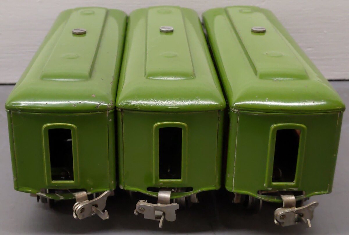 Lionel Vintage O Prewar Green Tinplate Passenger Cars 610, 612[3]