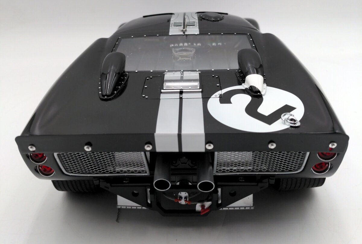 Exoto LMC10010 1:10 Scale Diecast 1966 Ford GT40 MKII Hand Built Replica VG