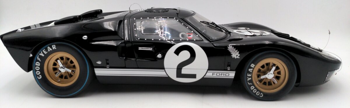 Exoto LMC10010 1:10 Scale Diecast 1966 Ford GT40 MKII Hand Built Replica VG