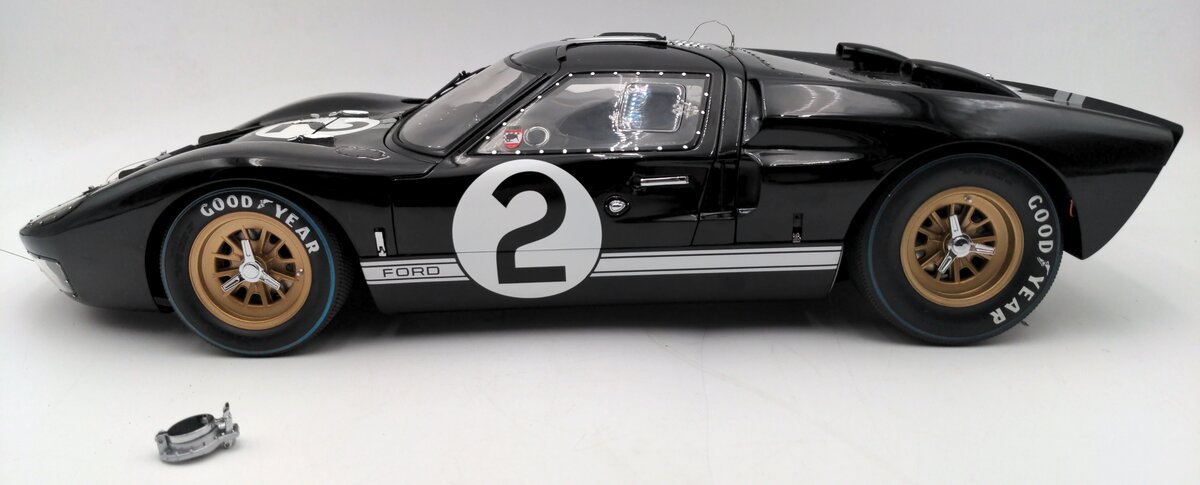 Exoto LMC10010 1:10 Scale Diecast 1966 Ford GT40 MKII Hand Built Replica VG