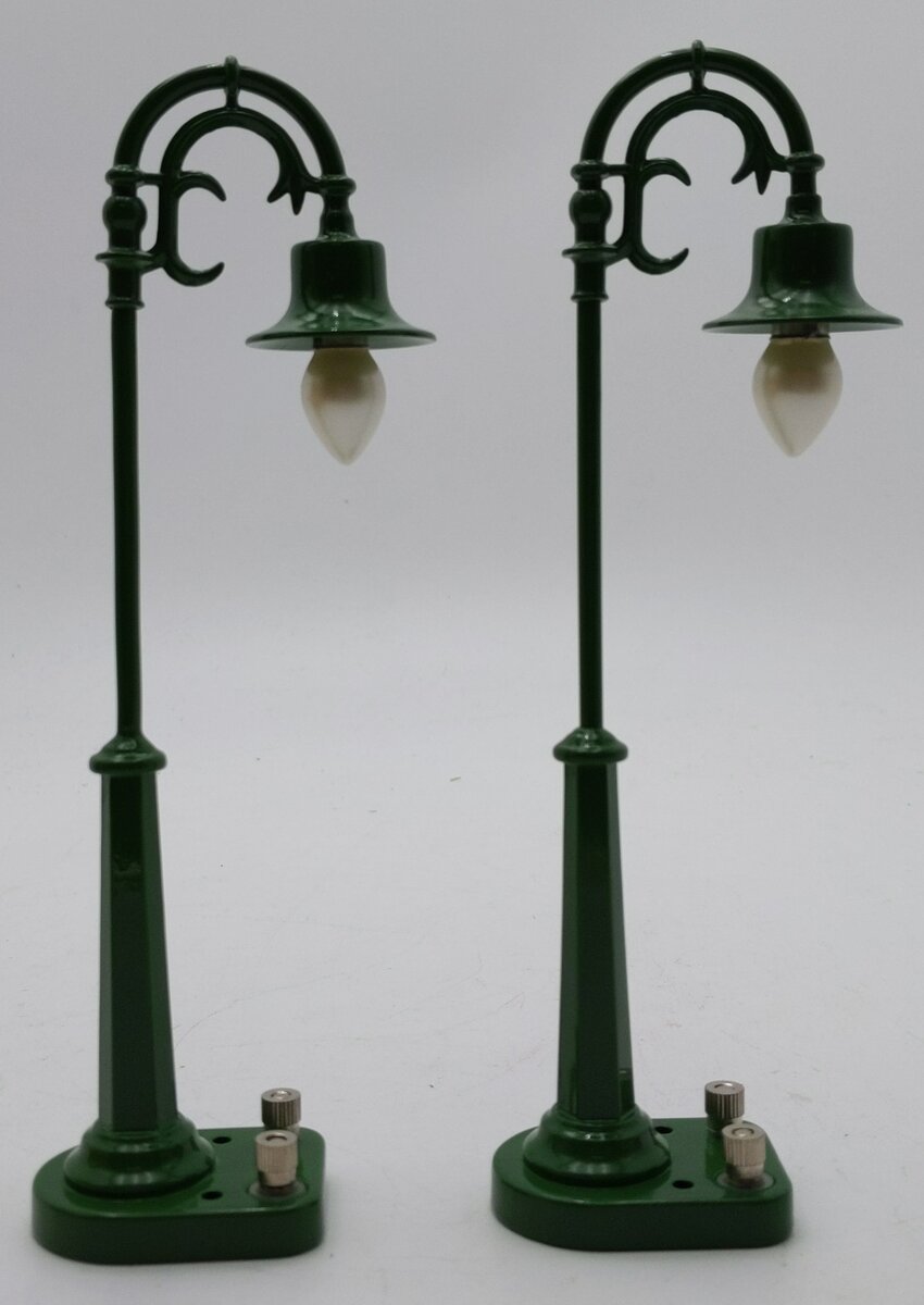 MTH 30-1057 #58 Green Main Street Lamp Post Set LN/Box