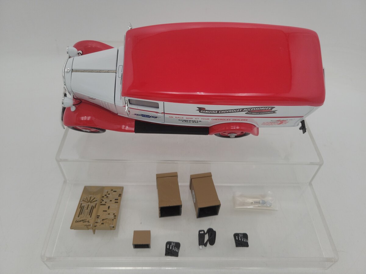 Unique Replicas 18620 1:24 Scale 1935 White Chevrolet Delivery Van W/Accessories VG