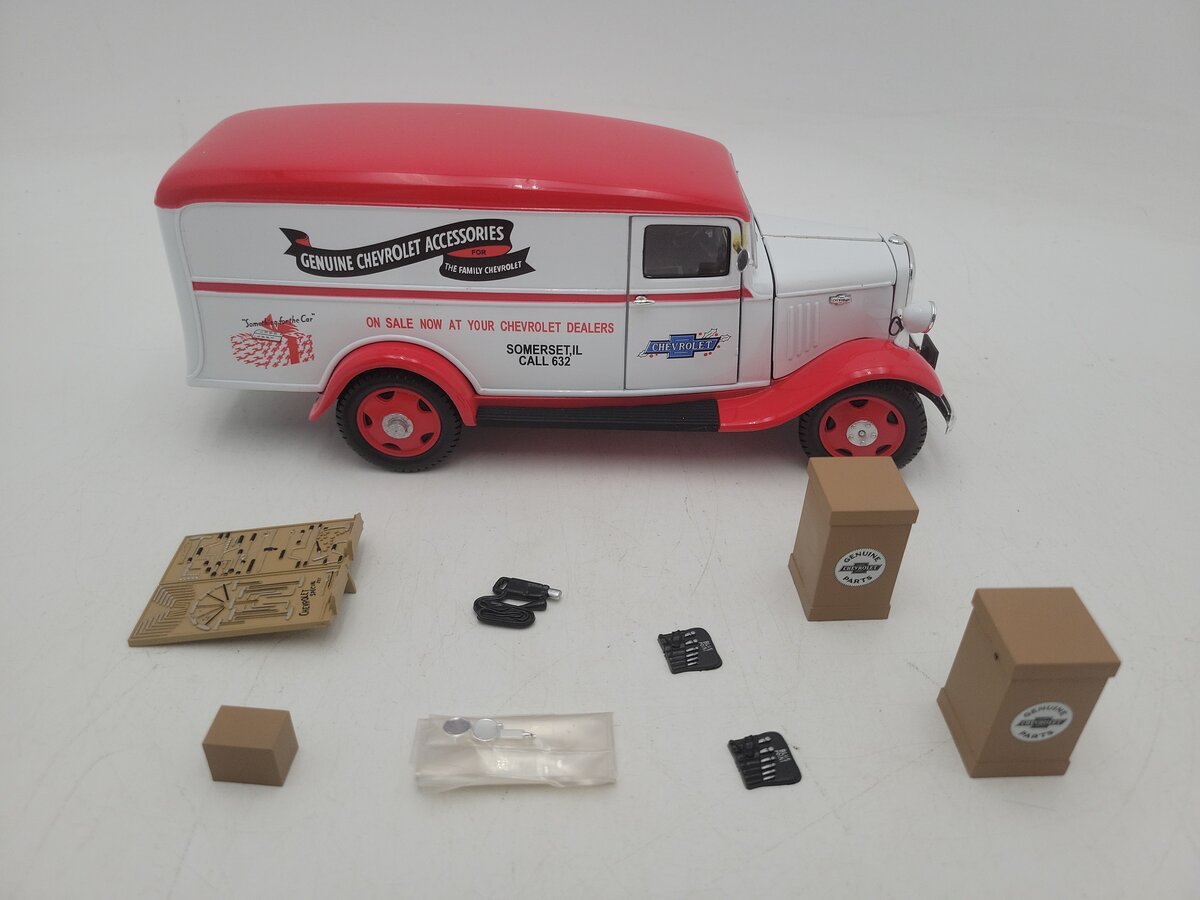 Unique Replicas 18620 1:24 Scale 1935 White Chevrolet Delivery Van W/Accessories VG